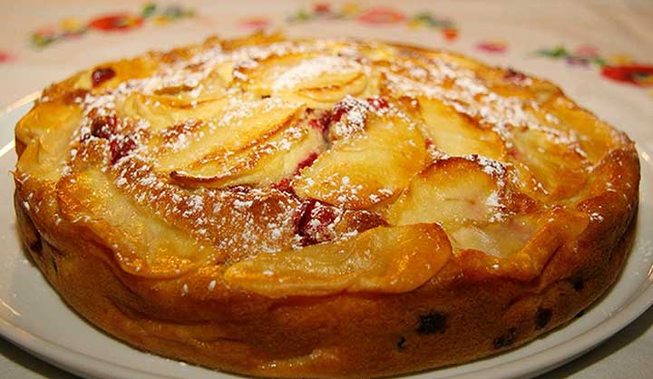 Clafoutis aux pommes flambées au Calvados