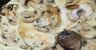 Escalopes de veau à la crème, aux champignons et au cognac