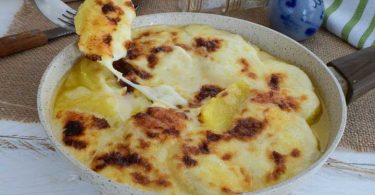 Gratin de pommes de terre poêlé à la béchamel et aux fromages