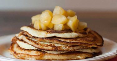 Pancakes à la pomme rapide et facile à réaliser juste en 5 étapes et le résultat magnifique
