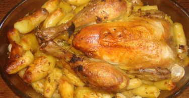 Poulet rôti à l’ail et aux pommes de terre rattes