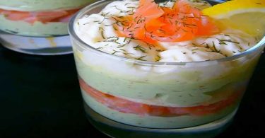 Verrines au saumon et à l’avocat, façon tiramisu