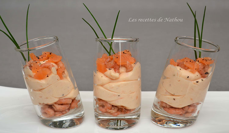 Verrines-de-mousse-de-saumon-fumé-et-crevettes-grises