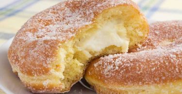 Beignet à la crème pâtissière